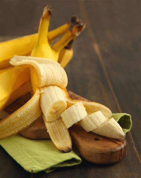Как правильно надо есть бананы?