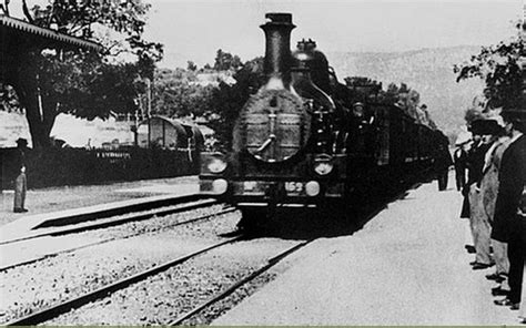 Прибытие поезда на вокзал города Ла-Сьота 1895
