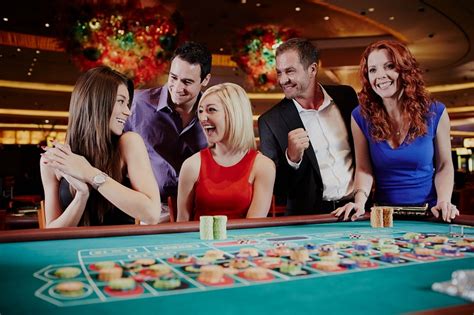 Сколько зарабатывают люди в казино?