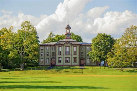 تحصیل در مدرسه Woodstock Academy آمریکا گروه پیوند