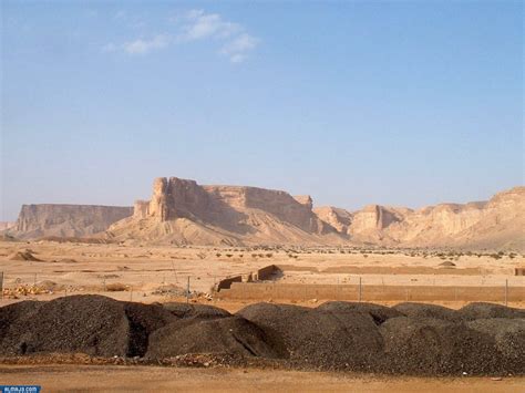 تقع جبال طويق في منطقة نجد والقصيم وعسير تعتبر جبال طويق من جبال المملكة العربية السعودية، حيث تتمتع هذه الجبال بصعوبة طبيعتها الجغرافية