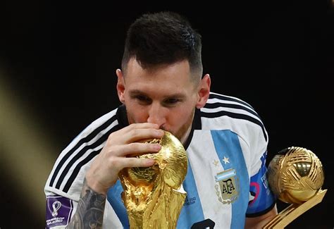 كم عمر اللاعب ميسي 2022، لاعب منتخب الأرجنتين المميز، الهداف العالمي، وأحد أفضل لاعبي كرة القدم في العالم، وقائد المنتخب الأرجنتيني