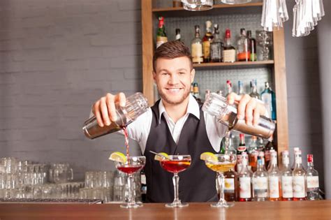 ᐅ Barkeeping - Aufgaben und Ausbildung eines Barkeepers