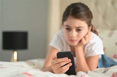 ‘Addictive’ social media feeds that keep children online targeted by New York lawmakers