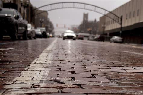 ‘Bye-bye bad bricks,’ Flint mayor says as Saginaw Street reconstruction …