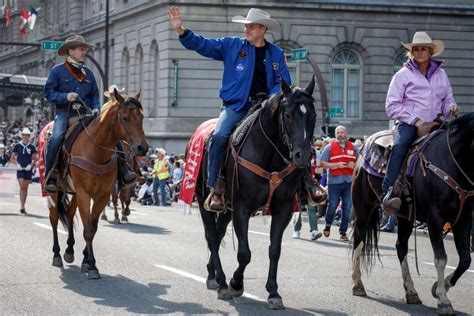 ‘Don’t fall off the horse’: Astronaut Jeremy Hansen leads Calgary Stampede parade