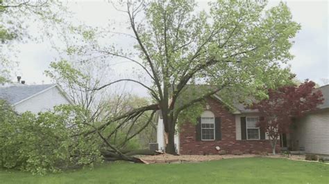 ‘It felt like the house was shaking’ – Storm cleanup in St. Louis County