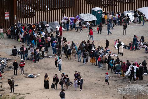 ‘Now or never’: Migrants rush to US border ahead of Title 42 expiration