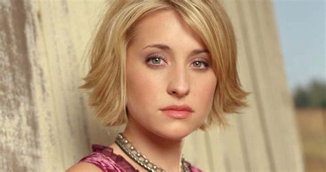 ‘Smallville’ actress Allison Mack, who recruited victims for NXIVM sex cult group, sprung from prison early