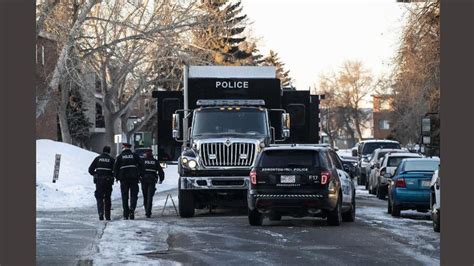 ‘Tragic loss’: Two Edmonton police officers killed while responding to call