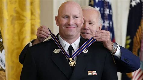 ‘True heroism:’ Biden honors 9 with Medal of Valor including 2 NYPD cops killed during 911 call