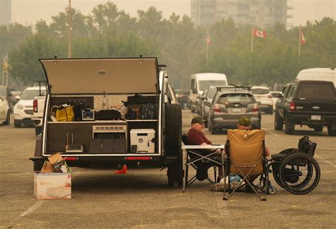 ‘We might not have a home’: Fire evacuees in Kelowna parking lot ponder unclear fate