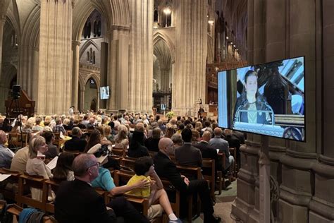 ‘We will win’: Hundreds sing, pray for peace in Ukraine at Washington National Cathedral