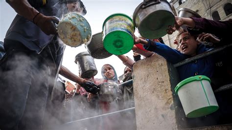 “¿Qué clase de vida es esta?” Así son las terribles condiciones en el sur de Gaza, cada vez más hacinado