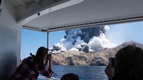 “Es como un horno pero mil veces peor”: turistas describen el horror de la erupción del volcán White Island en Nueva Zelandia