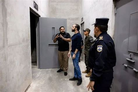 “La cárcel más criticada del mundo” ya suma 4,000 presos en El Salvador