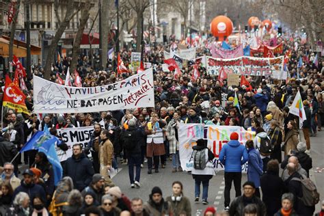 “Massive Protests in France as Government  Increase Retirement Age from 62 to 64”