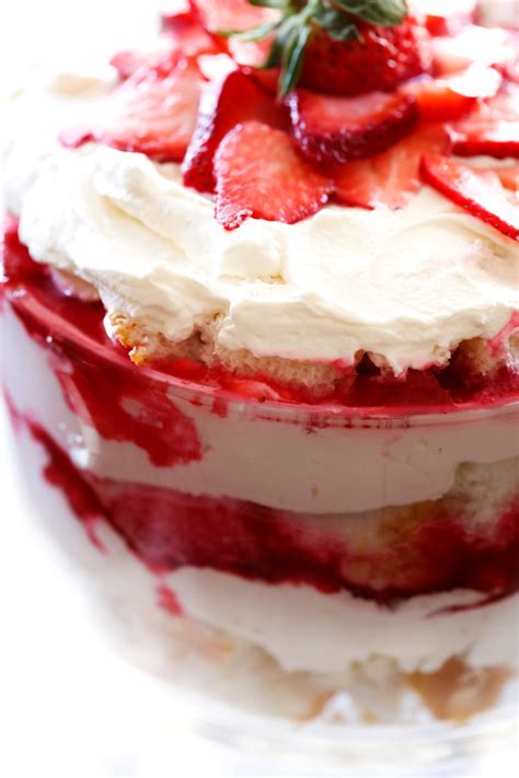 “No Bake” Skinny Strawberry Shortcake Trifle - Skinny Kitchen