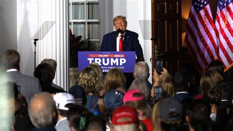 “No hay más opción que la reelección”: Trump a seguidores que lo arroparon tras la cita en Miami