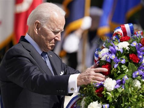 “Se atrevieron a todo”: Biden conmemora el Día de los Caídos elogiando su lucha por EEUU