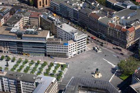 „Public Viewing“ zur EM: EM-Stimmung auf dem Frankfurter Roßmarkt