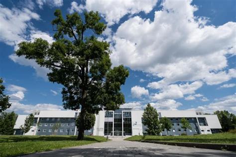 ‪Studenti VUT - Od zítřka bude na Fakulta podnikatelská VUT v.