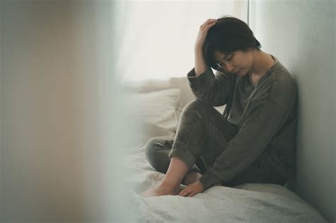 【医師監修】「仕事に行きたくない…」吐き気・涙は限界のサイ …