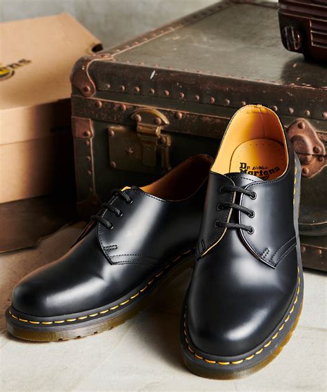 アイテムカテゴリー ドクターマーチン公式オンラインショップ｜Dr.Martens