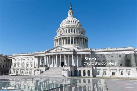 アメリカ合衆国の国会議員は、防衛長官が2026会計年度の予算リクエストを提出しないことを非難しています。