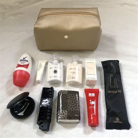 メルカリ 未使用 エミレーツ アメニティ 2セット ポーチ 旅行用品 580 中古や未使用のフリマ