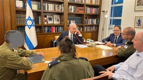 レバノンの指導者は、 イスラエルの主張を無視して、 軍が南部で活動を続けていると述べた。