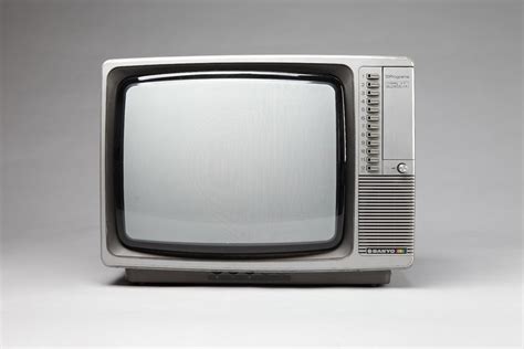 三洋21寸的电视机刚开机喇叭有噪音 但等下就杂音就消失了!怎么回事？？？
