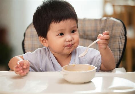 两个月大的孩子能吃米粉吗