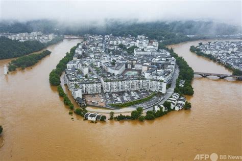 中国の洪水が数十人を死亡、その中にはシニア施設で閉じ込められた31人も含まれる。