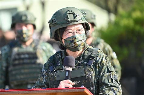 中침공 불안한 이 나라결국 여성 예비군도 사격 화생방 훈련
