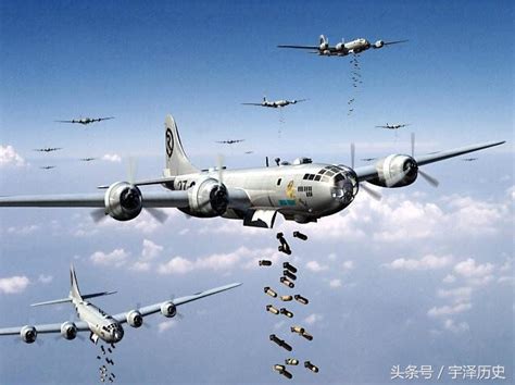 为什么二战时期的美军轰炸机在高空飞行时会拉出四道尾烟