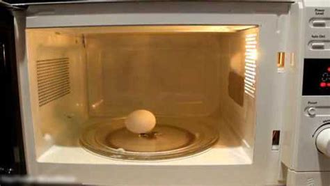 为什么微波炉中加热整鸡蛋会爆？