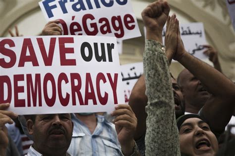 人権団体は、大統領サイードの統率下でチュニジアでの高圧政治が加熱していると非難している。