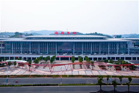 从武昌火车站坐火车到宜昌东站途经哪些火车站？