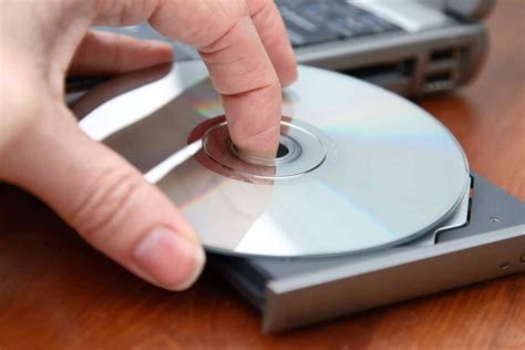 光盘上的多媒体文件用什么播放器可以播放 光盘上的视频教学？