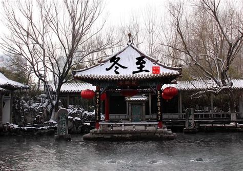 北京天安门开始布置花坛迎五一 新浪图片
