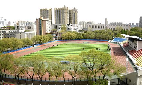 北京科技大学有足球场吗