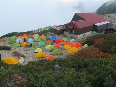 南アルプスの山小屋「北岳山荘」！宿泊の混雑状況やテ …