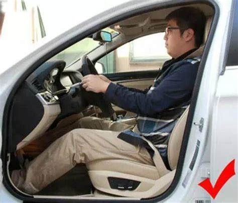 司机如何调整驾驶座椅呢？