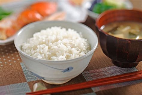 味噌汁のお椀にはご飯をよそわない — 工芸が生き残るというこ …