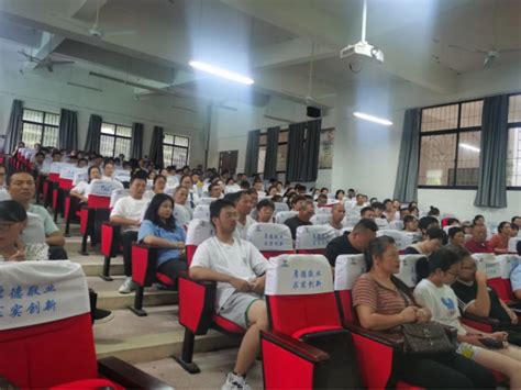 商会召开会长办公会议商讨二届一次会员大会暨18迎新年会事宜 上海市泰兴商会