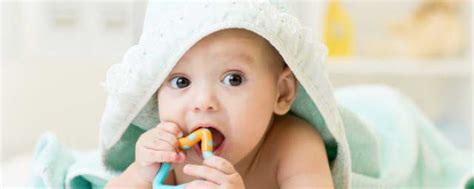 四个月的宝宝可以吃疏菜汁和果汁吗？