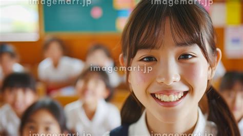 小学校低学年の女の子が学校で言語数学クイズを取る 1人のストックフォトや画像を多数ご用意 Istock