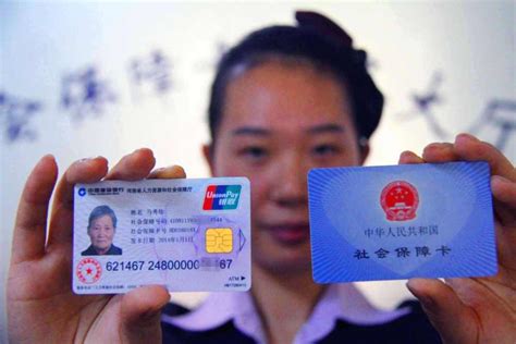 工商银行软卡和硬卡用同一张身份证办理,但是不是同时办的是不是连通的呢?