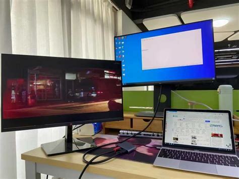 怎么把电脑屏幕分成2个独立显示桌？